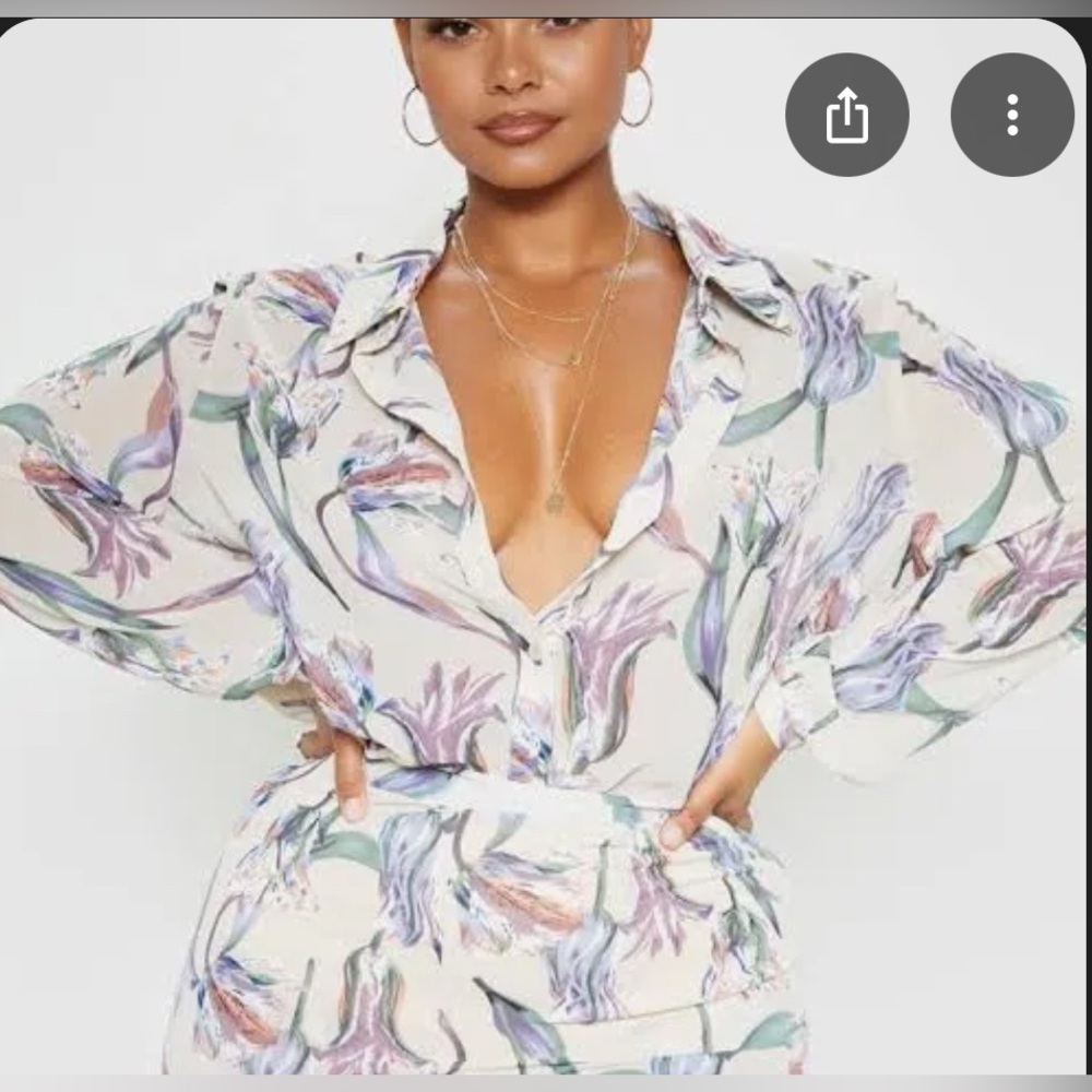 🛍️🛍️Pretty little thing Plus- Floral Print top